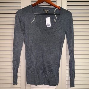 NWT Gray V-Neck Long Sleeved Sweater S